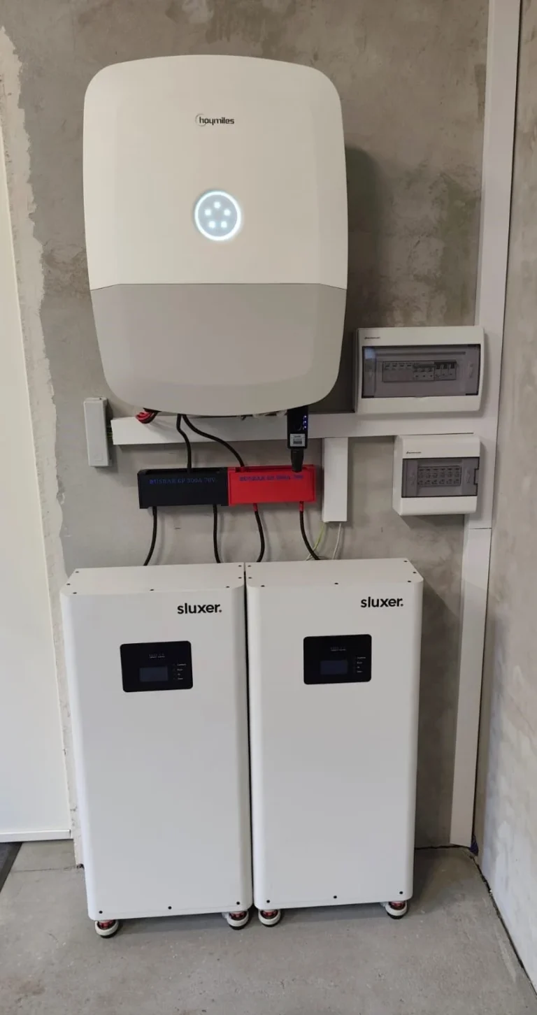 Falownik hybrydowy Hoymiles i magazyn energii Sluxer, montaż Staleo Energy