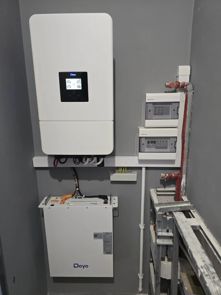 Montaż falownika hybrydowego i magazynu energii w budynku – Staleo Energy