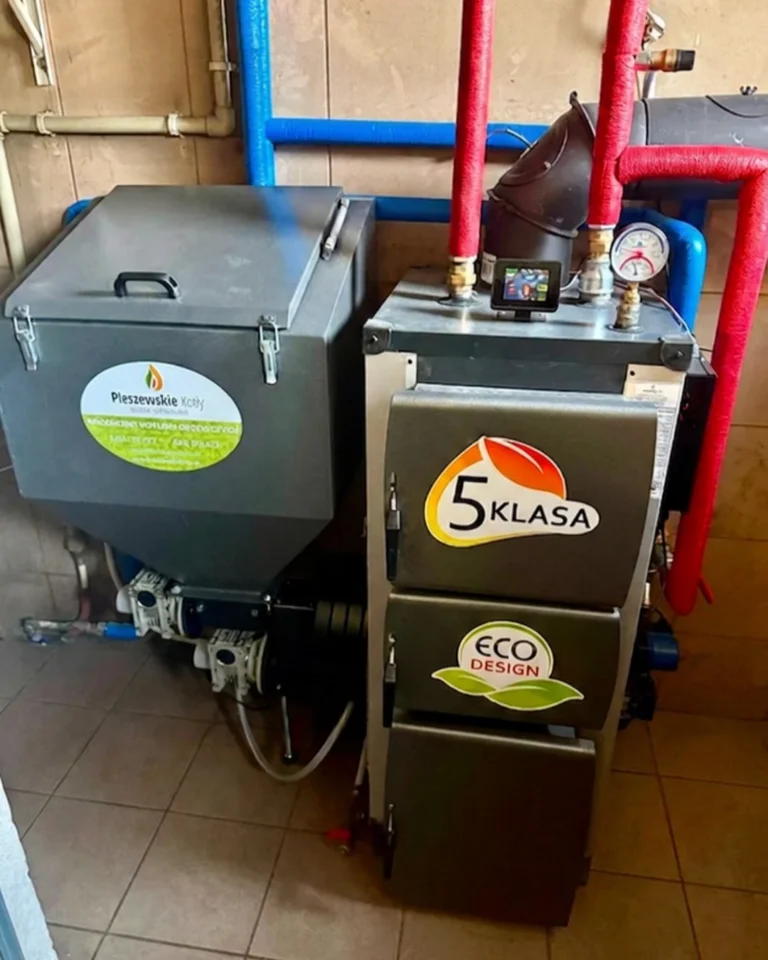 Nowoczesny kocioł na pellet 5 klasy z podajnikiem zamontowany przez Staleo Energy
