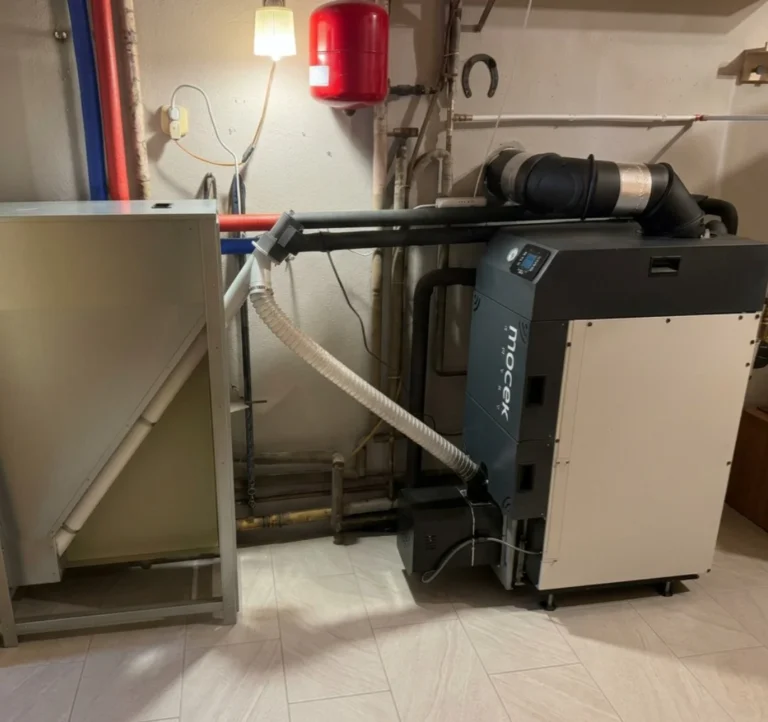 Nowoczesna kotłownia z kotłem na pellet i automatycznym podajnikiem – Staleo Energy